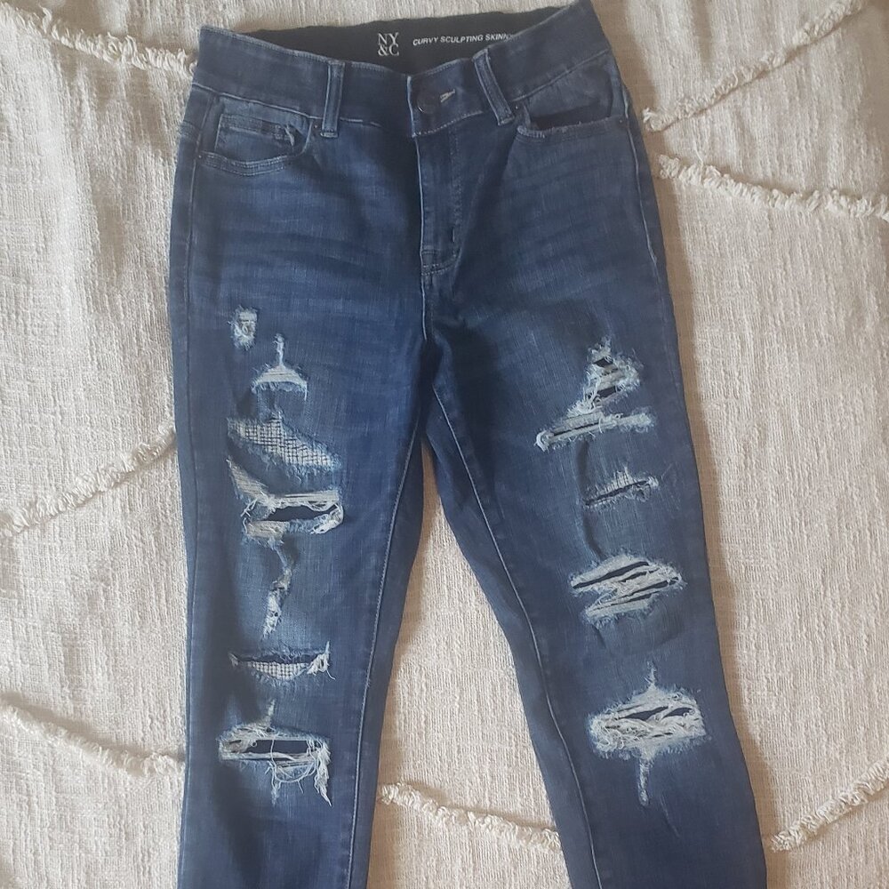 NY&C  curvy sculpting destroyed skinny jeans size 6